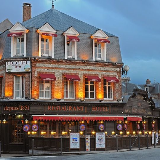 Hôtel Restaurant La Taverne des Deux Augustins
