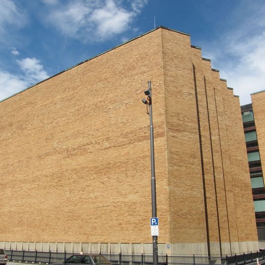 Institut für Hochspannungs-und Anlagentechnik der Technischen Universität, sog. Hochvolthaus