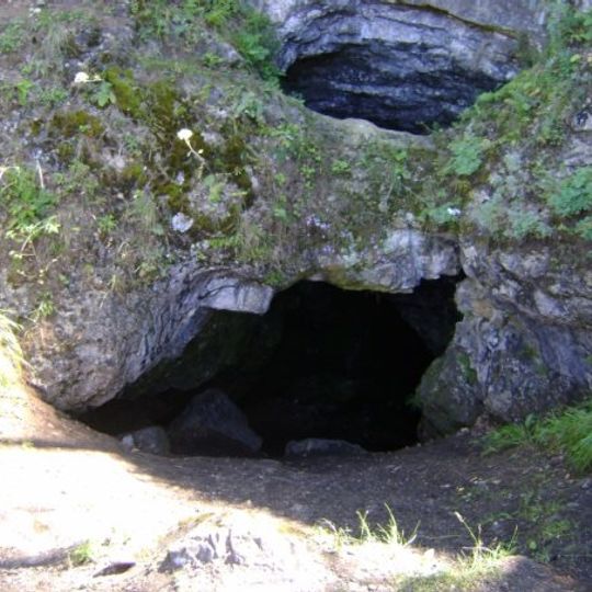 Laklinskaya Cave