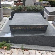 Grave of L'Humanité