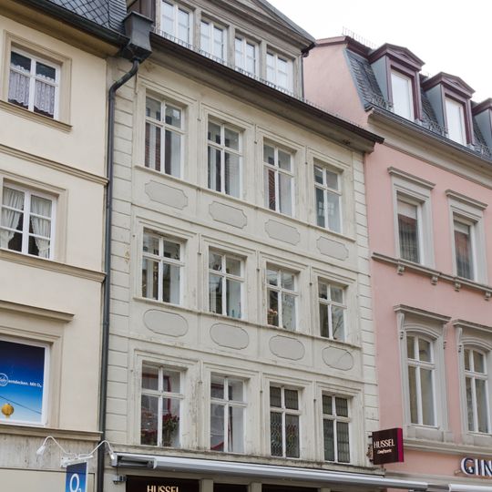 Wohn- und Geschäftshaus