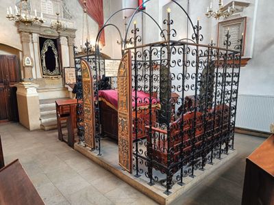 Interior 0