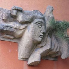 Reliéf na zdi kulturního domu sídliště Za Chlumem v Bílině