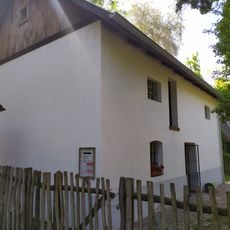 Pobrežný vodný mlyn