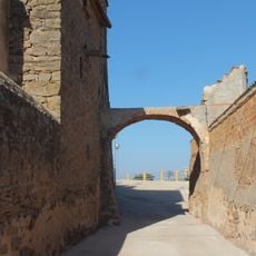 Arch crossing the road to Circumvalació