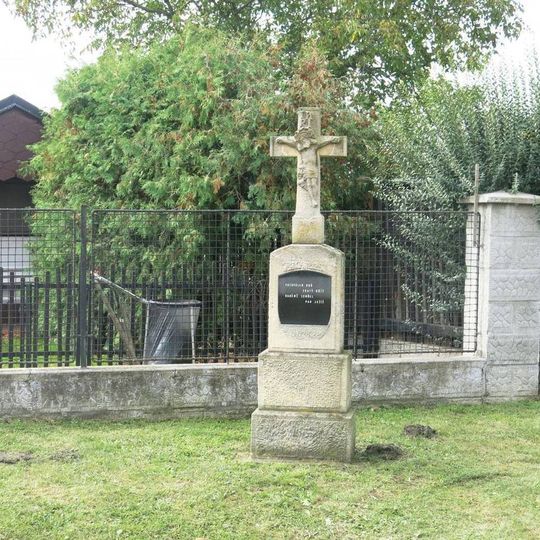 Kříž ve Lhotecké ulici v Dřísech