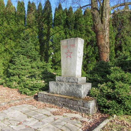 Pomník Rudé armádě v Hanušovicích na ulici Hlavní