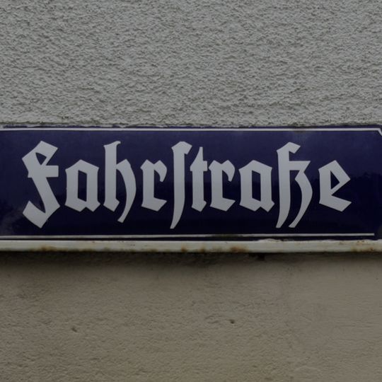 Fahrstraße