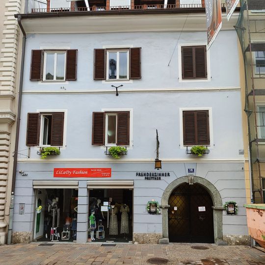 Wohn- und Geschäftshaus, heute Pension "Zum goldenen Rössl"