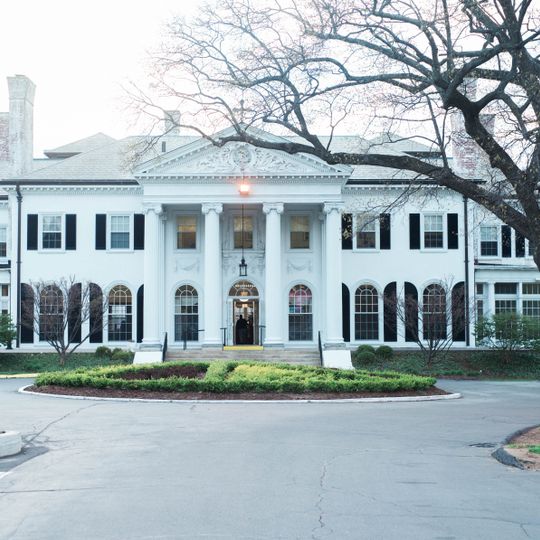 Albertus Magnus College