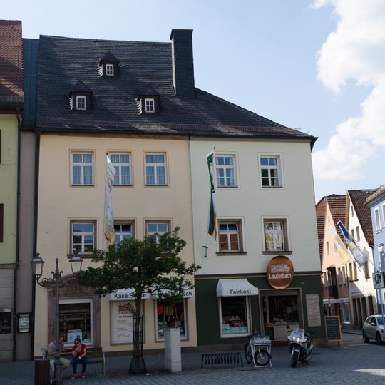 Wohn- und Geschäftshaus