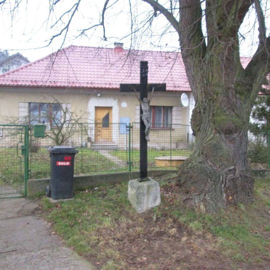 Kříž v západní části Plas