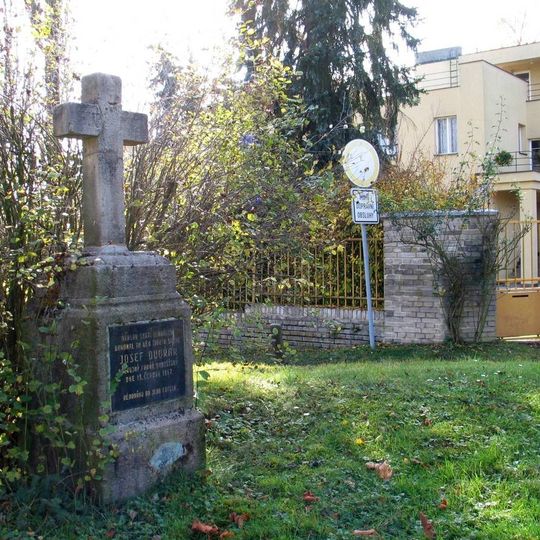 Pamětní kříž před Unhoští, ul. Křivoklátská