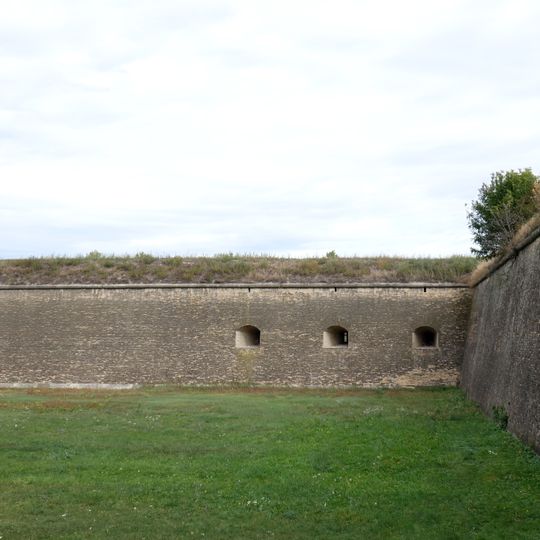 Protiturecká pevnosť, múr hradbový