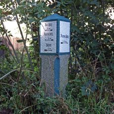 Wegestein (Ortseingang, von Waditz kommend)