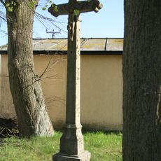 Kříž na jižním okraji Veselé u hlavní křižovatky