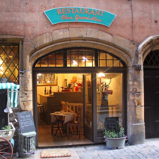 Chez Grand-Mère