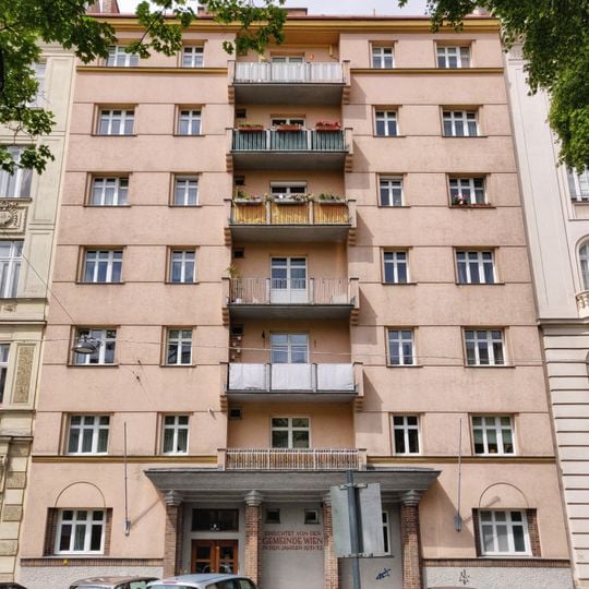 Gemeindebau Ziehrerplatz 8