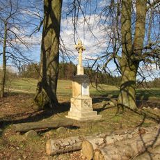 Kříž severně od Svébohova na rozcestí v polích