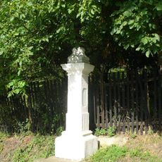 Kříž u silnice v jižní části Prackovic