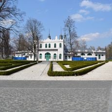 Mestský park, Sad generála Petrova, hala športová