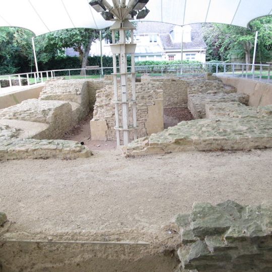Bishop of Winchester's Palace, 90m east of St Mary's Church