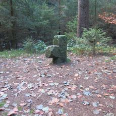 Smírčí kříž v lese západně od Studeného