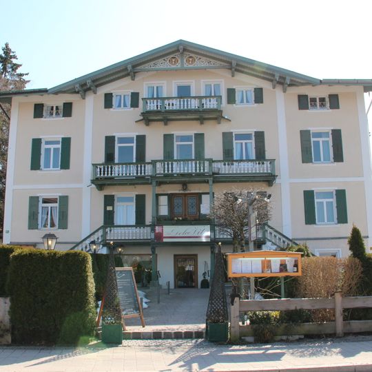 Gästehaus und ehemals Schlosserei Schmotz