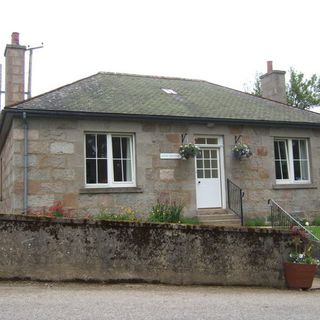 Alpha Cottage, Douneside House
