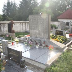 Památník obětem 2. sv. války v Lhoticích