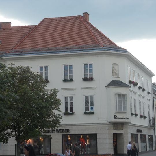 Wohn- und Geschäftshaus