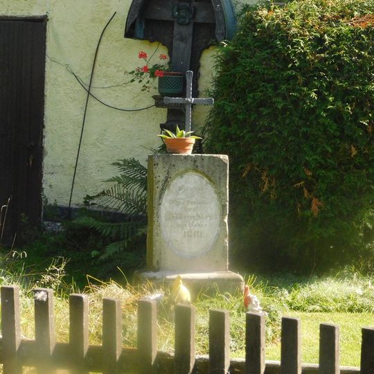 Kříž u domu č. 108 v Louce