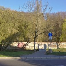 Lávka přes Litovický potok v prodloužení Stochovské ulice