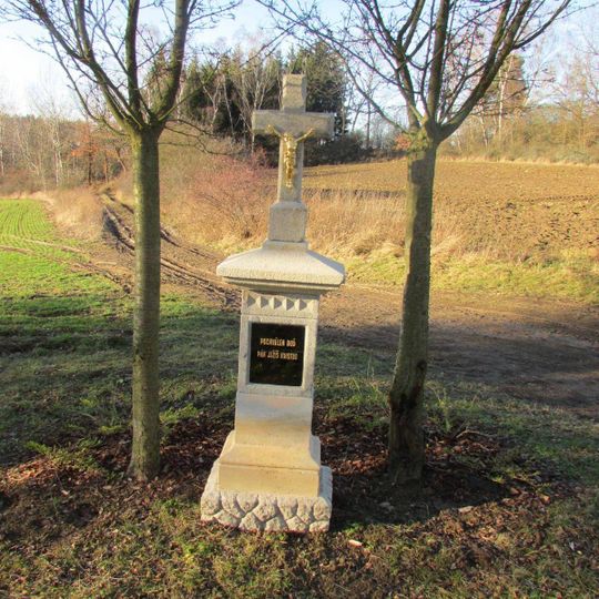 Kříž u křižovatky  na Vadčice a Dehtáře