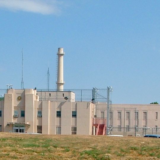 Federal Correctional Institution, Englewood
