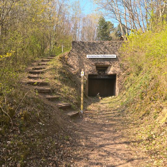 Historischer Kalkbrennofen