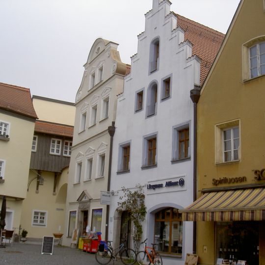 Wohn- und Geschäftshaus