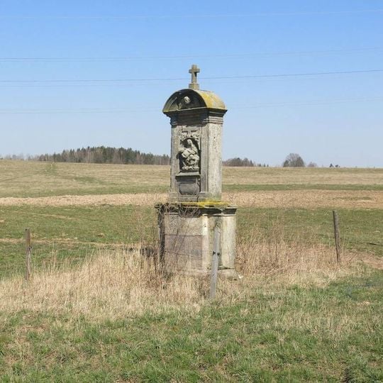 Kamenný kříž u silnice z Janovic k Lemberku