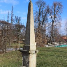 Obelisk v zámeckém parku v Jaroměřicích nad Rokytnou
