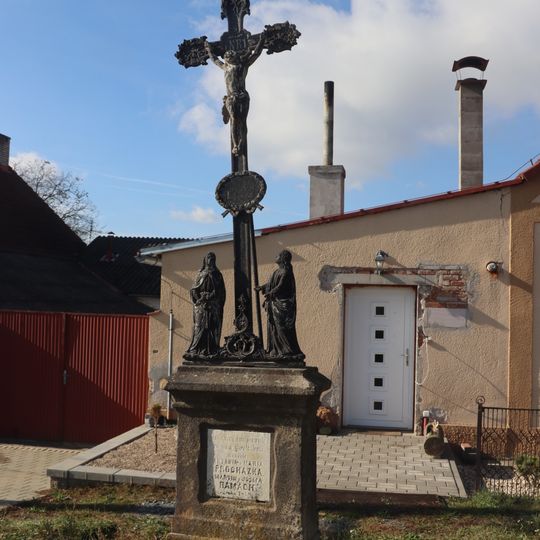Kříž u domu 90 v Radkovicích u Hrotovic