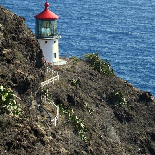 Makapuʻu Point Lighthouse Trail