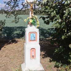 Kříž u silnice severně od Výčap