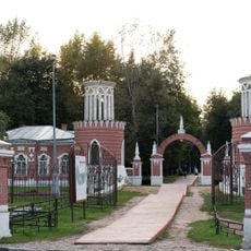 Два столба при въезде в усадьбу Воронцово