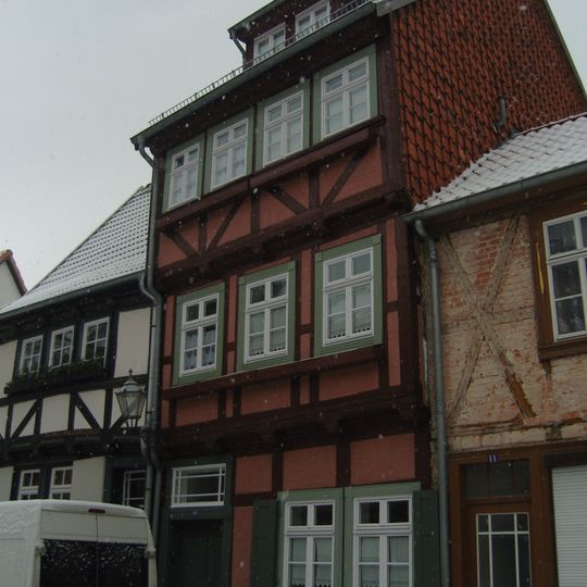 Schulstraße 10