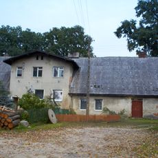 Stajnia z domem stajennego