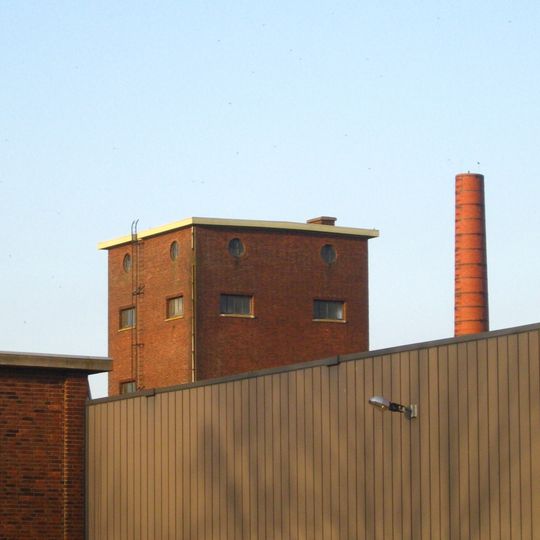 Watertoren met bijbehorende aanbouw van een bouwlaag van de voormalige tabaksfabriek Louis Dobbelman