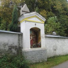 Kaplička na křížové cestě Lhenice - 1. zastavení