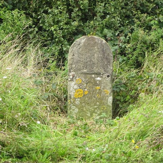 Milestone, Hilltop ; 100m S traffic lights