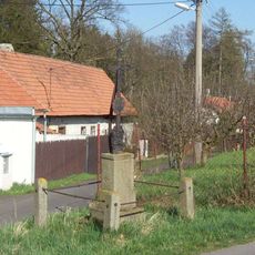 Kříž ve Stádleci u křižovatky