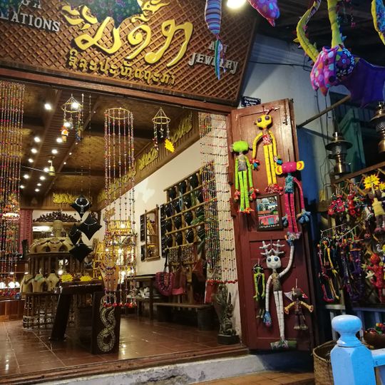 ຕະຫຼາດກາງຄືນ